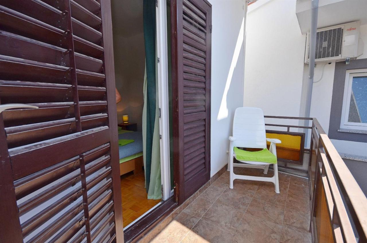 Apartment And Room Ivica Vodice Exteriör bild
