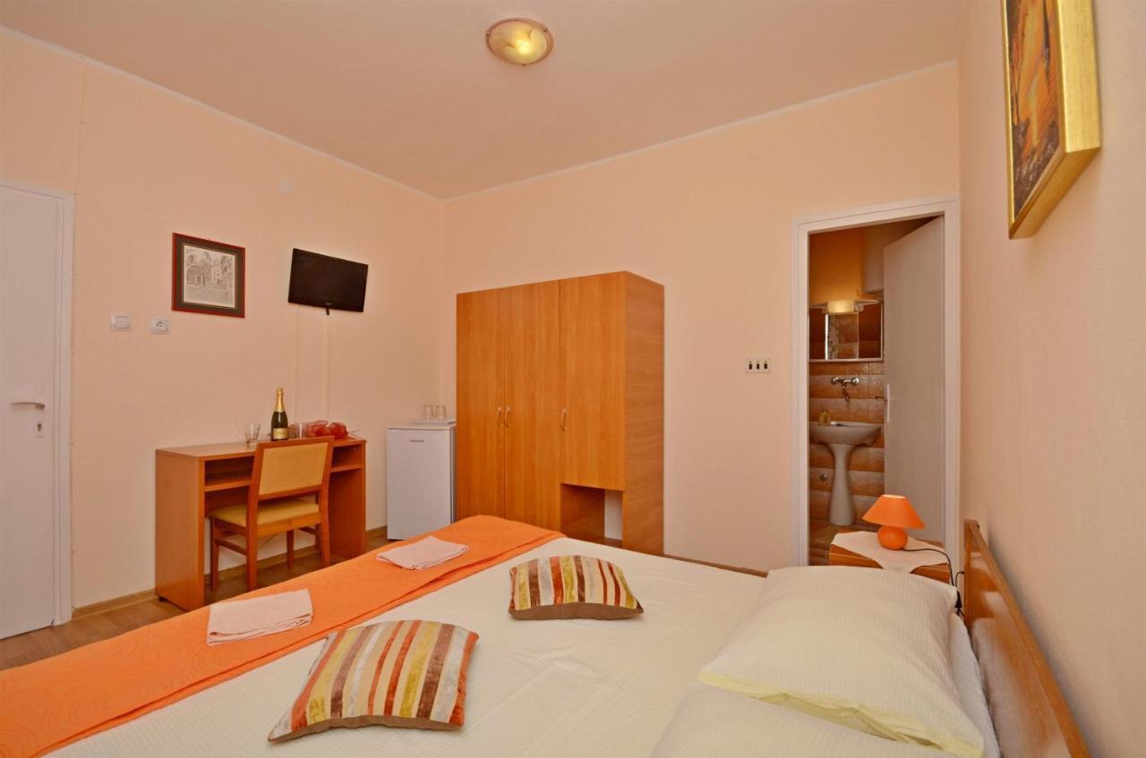 Apartment And Room Ivica Vodice Exteriör bild