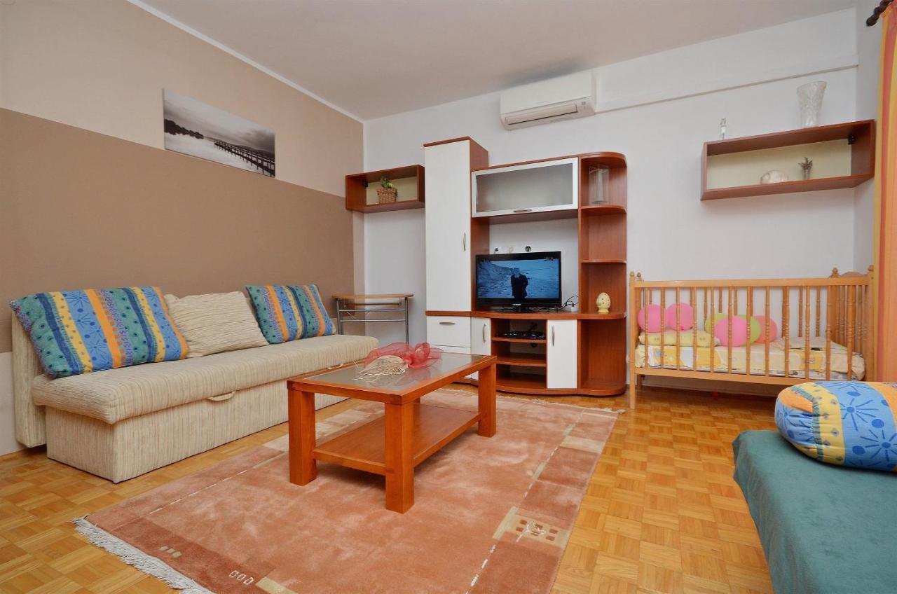 Apartment And Room Ivica Vodice Exteriör bild