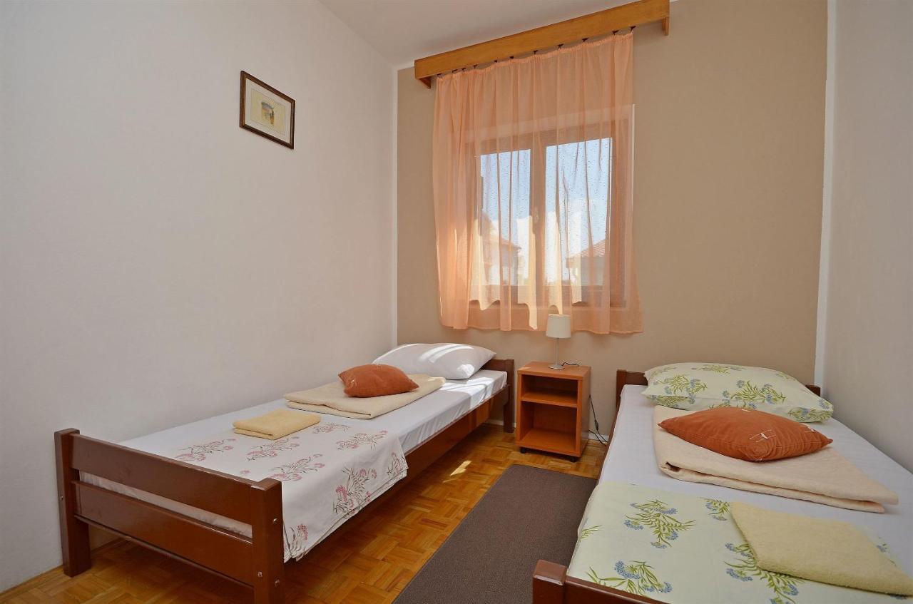 Apartment And Room Ivica Vodice Exteriör bild