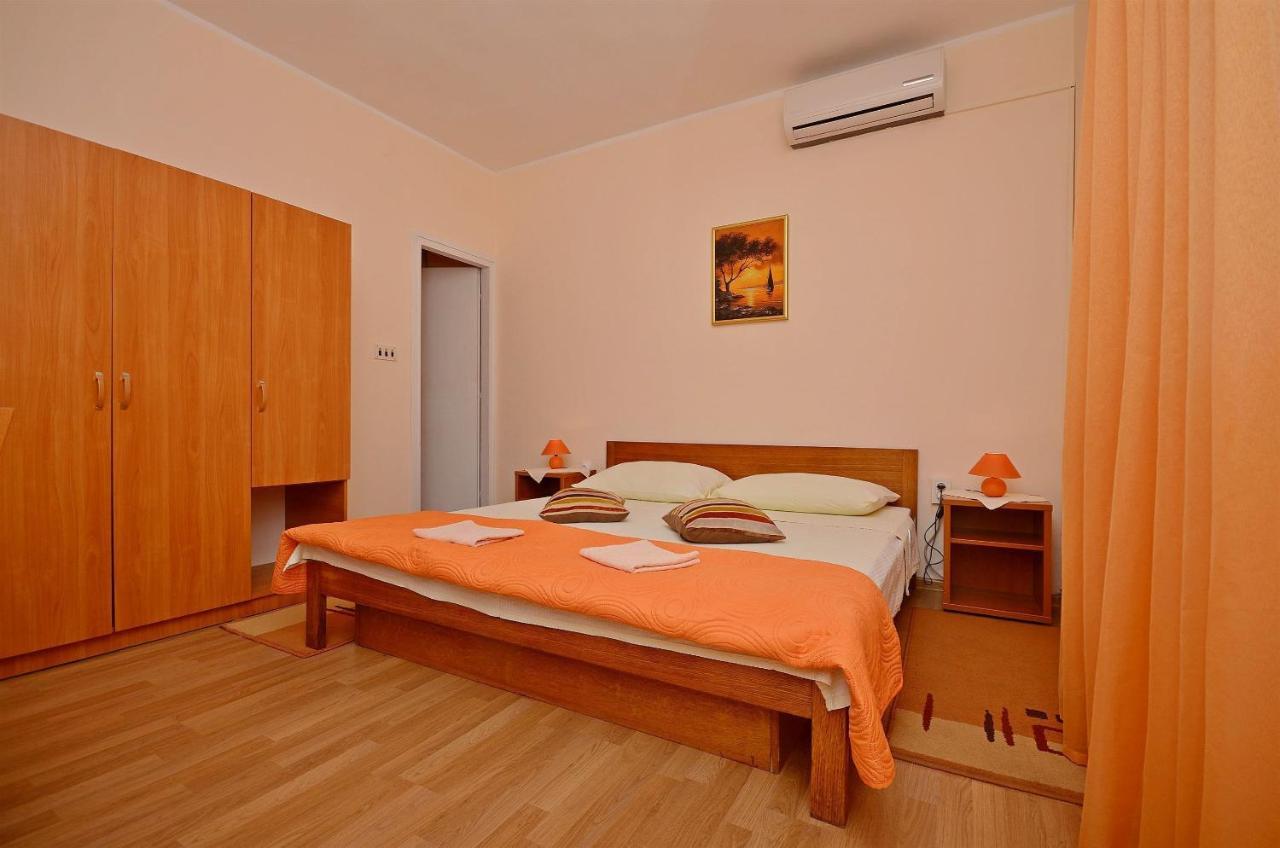 Apartment And Room Ivica Vodice Exteriör bild