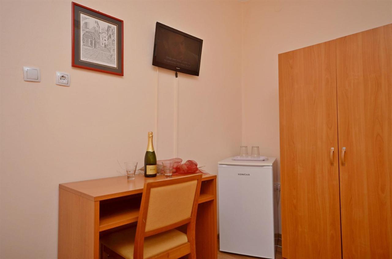 Apartment And Room Ivica Vodice Exteriör bild