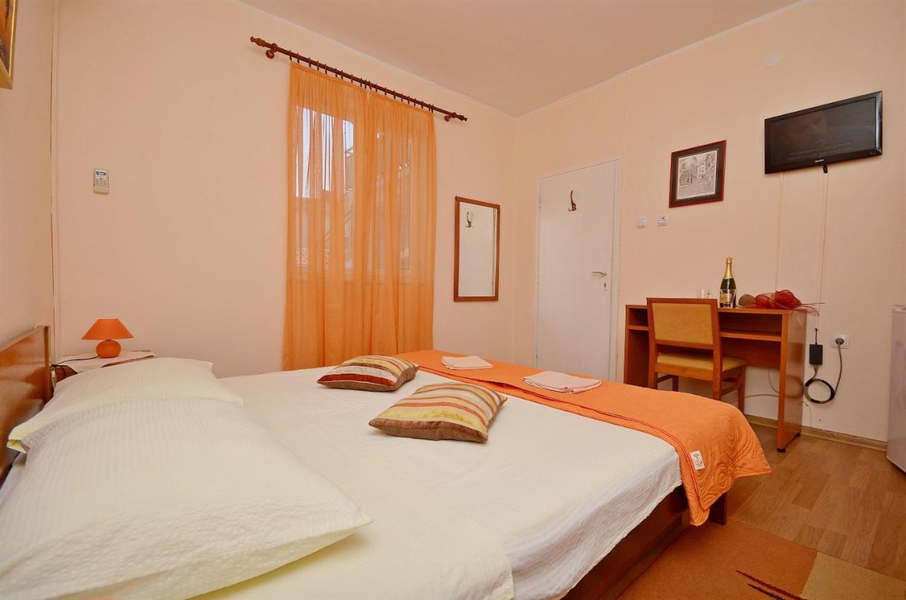 Apartment And Room Ivica Vodice Exteriör bild