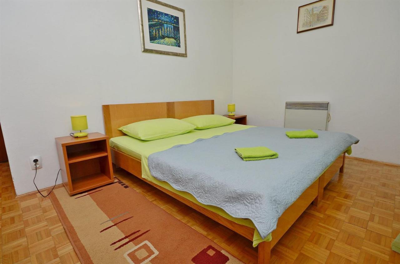 Apartment And Room Ivica Vodice Exteriör bild
