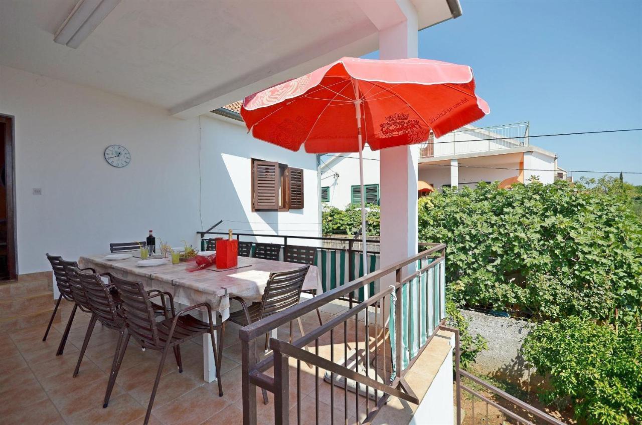 Apartment And Room Ivica Vodice Exteriör bild