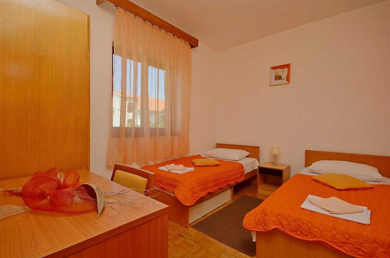 Apartment And Room Ivica Vodice Exteriör bild