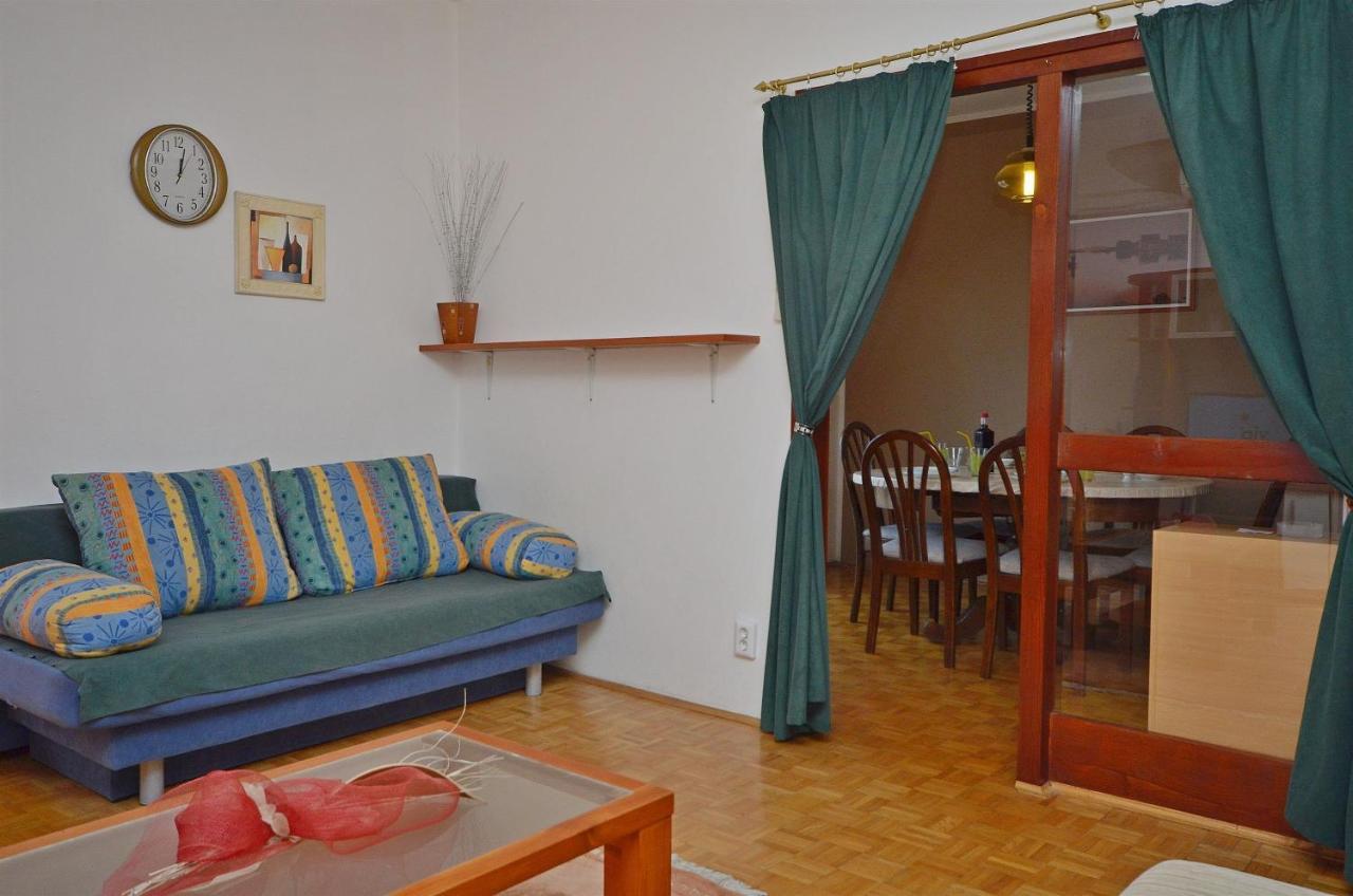 Apartment And Room Ivica Vodice Exteriör bild