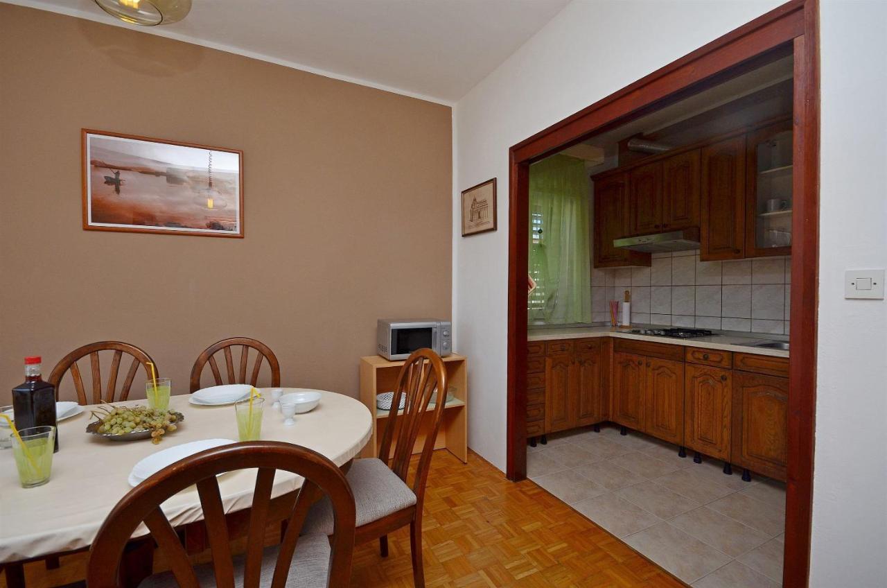 Apartment And Room Ivica Vodice Exteriör bild