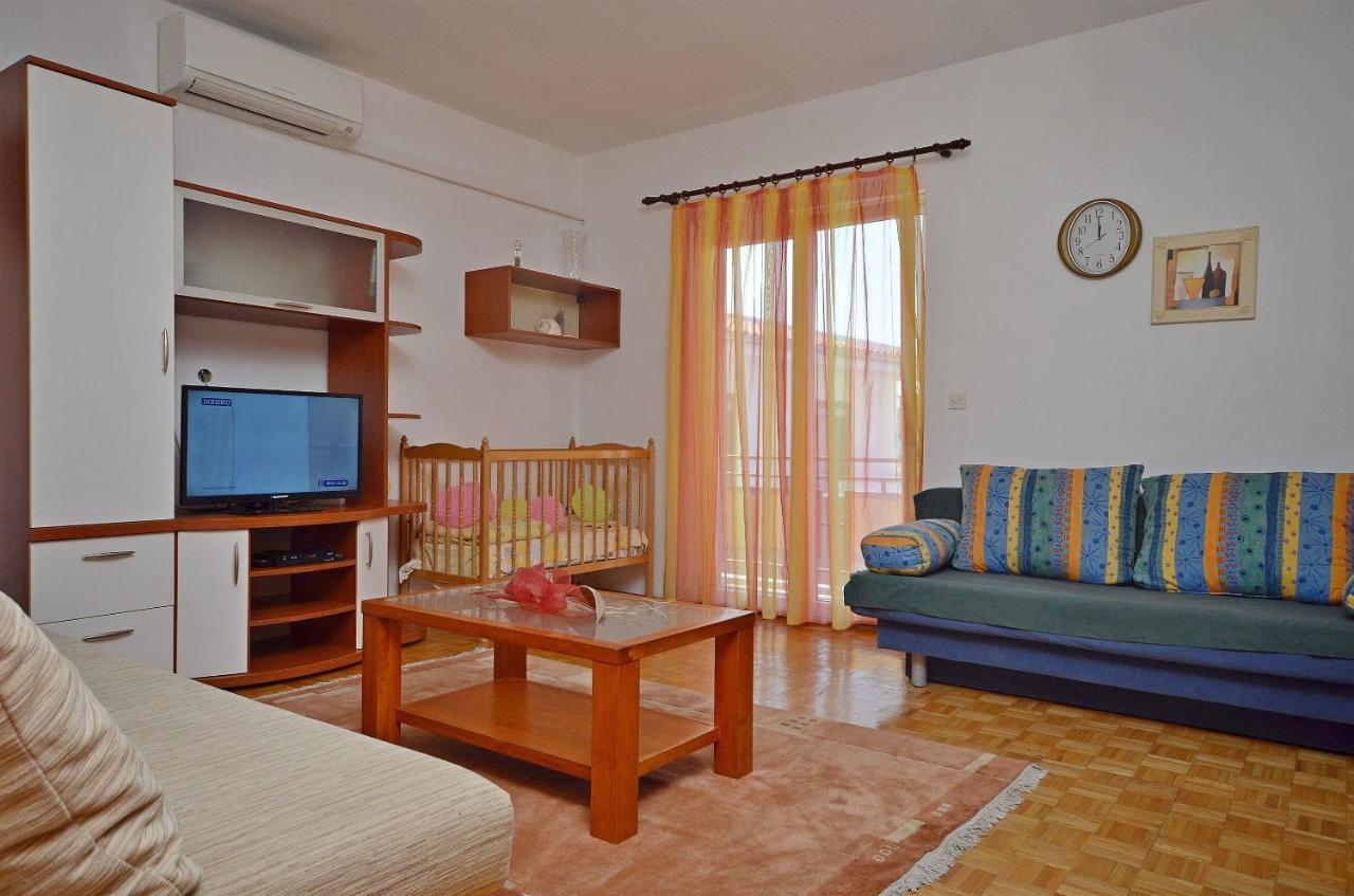Apartment And Room Ivica Vodice Exteriör bild