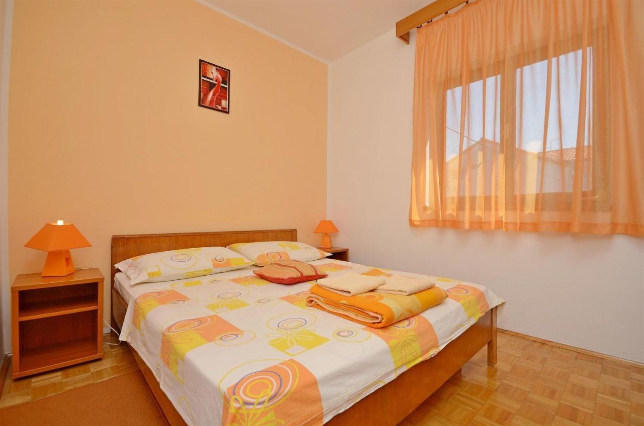 Apartment And Room Ivica Vodice Exteriör bild