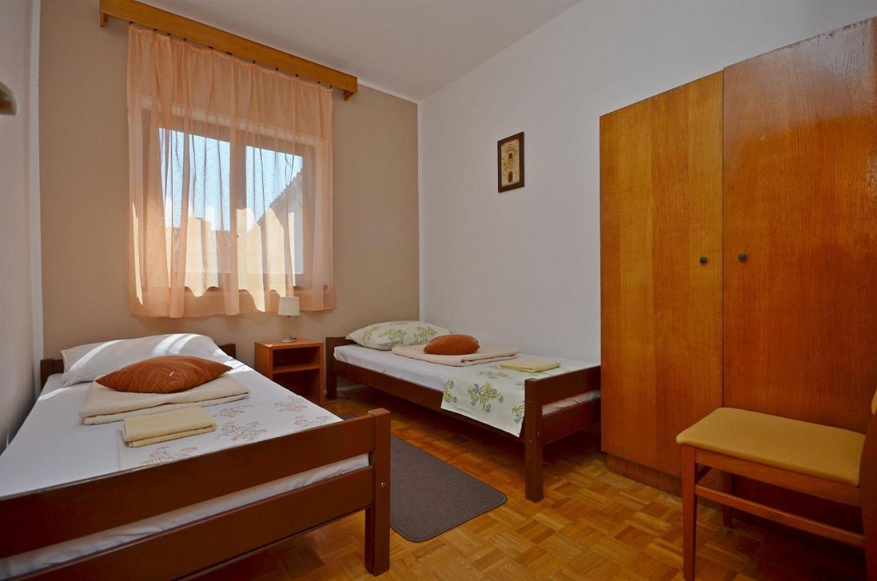 Apartment And Room Ivica Vodice Exteriör bild